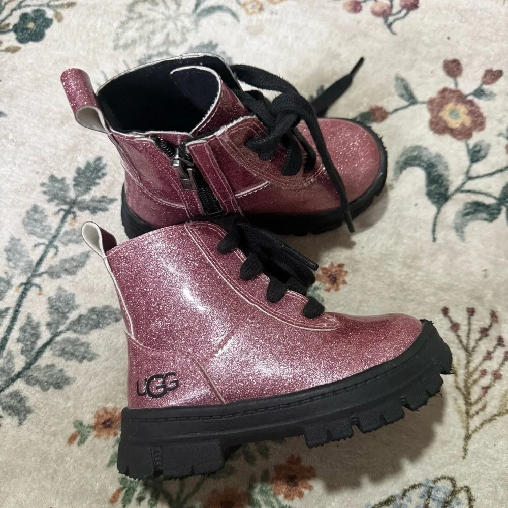 UGG shimmering pink